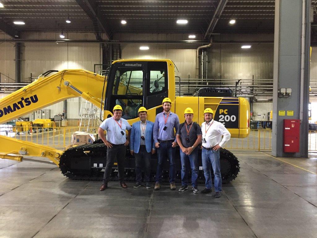 Представители заказчика «Сумитек Интернейшнл» на заводе Komatsu в Ярославле