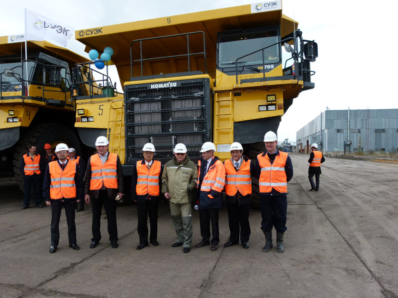 Три новых самосвала Komatsu HD785-7 переданы СУЭК